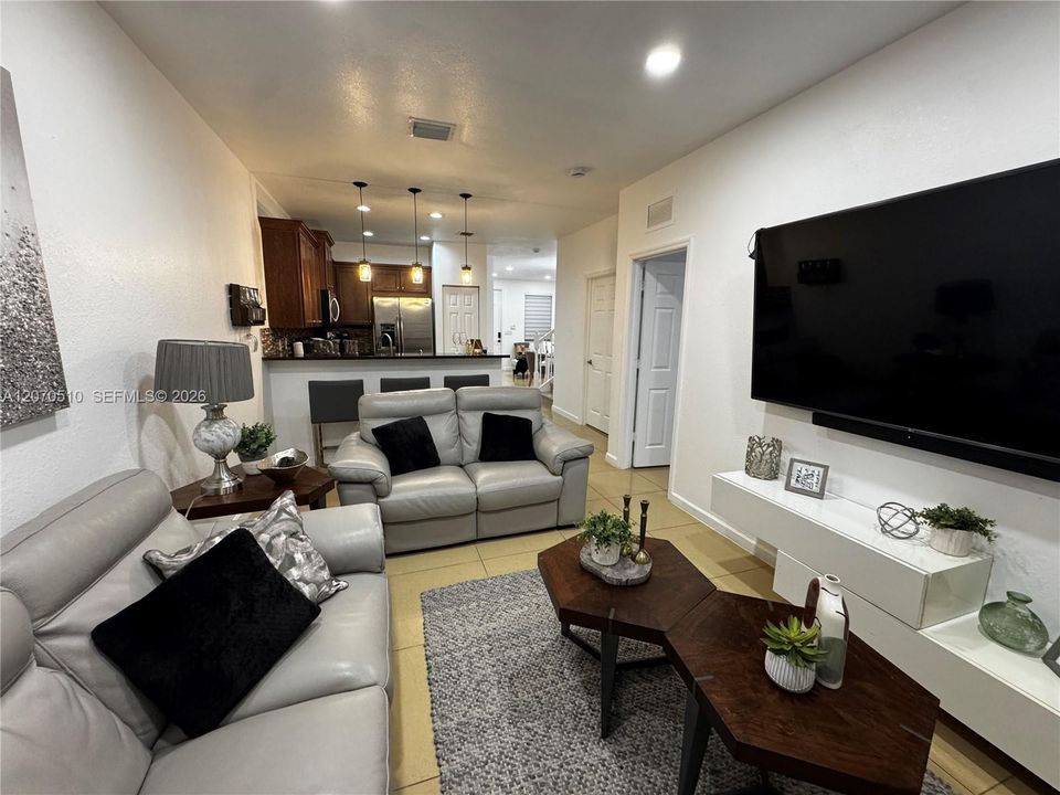 For Rent: $4,200 (4 beds, 3 baths, 1783 Square Feet)
