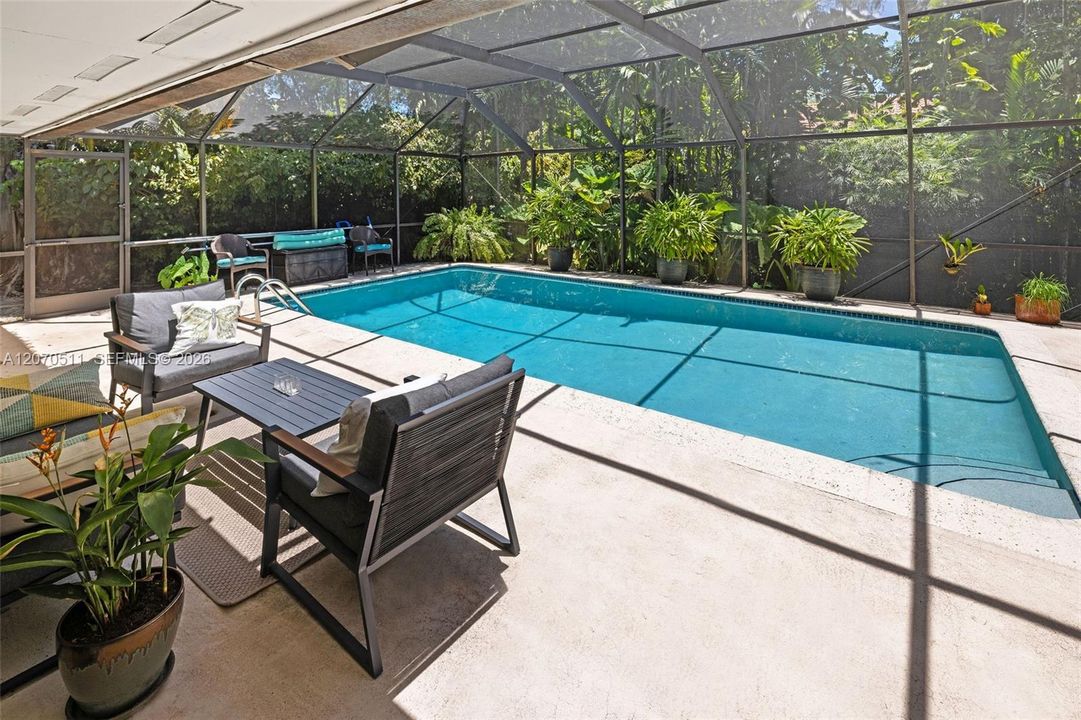 For Sale: $1,380,000 (3 beds, 2 baths, 1564 Square Feet)