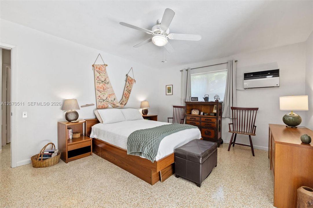 For Sale: $1,380,000 (3 beds, 2 baths, 1564 Square Feet)