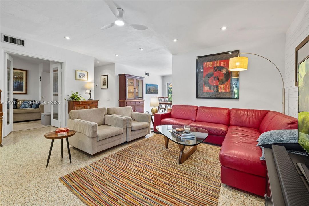 For Sale: $1,380,000 (3 beds, 2 baths, 1564 Square Feet)