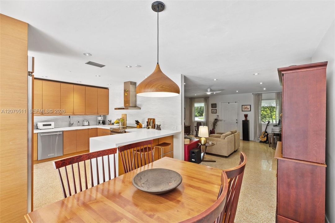 For Sale: $1,380,000 (3 beds, 2 baths, 1564 Square Feet)