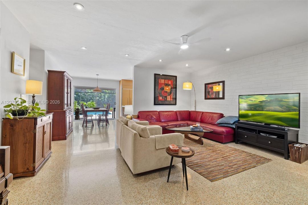 For Sale: $1,380,000 (3 beds, 2 baths, 1564 Square Feet)