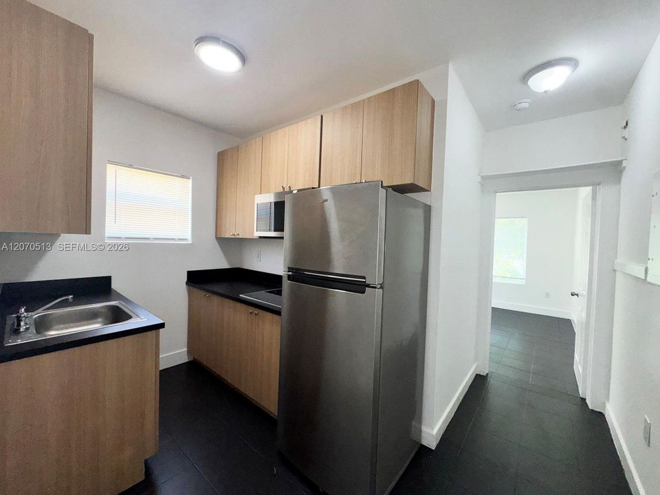 For Rent: $1,800 (1 beds, 1 baths, 460 Square Feet)