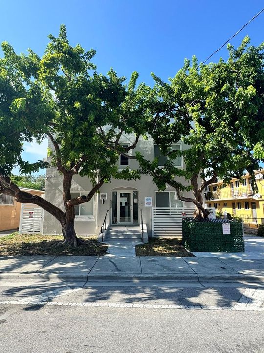 For Rent: $1,800 (1 beds, 1 baths, 460 Square Feet)