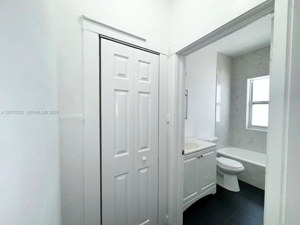 For Rent: $1,800 (1 beds, 1 baths, 460 Square Feet)