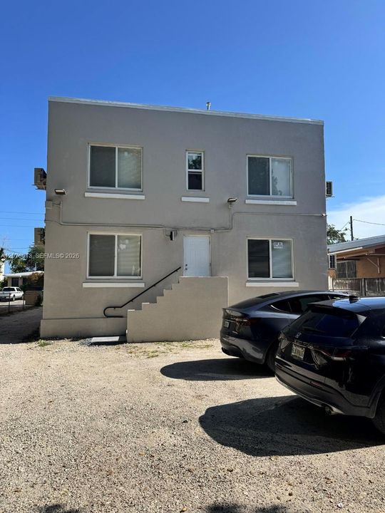 For Rent: $1,800 (1 beds, 1 baths, 460 Square Feet)