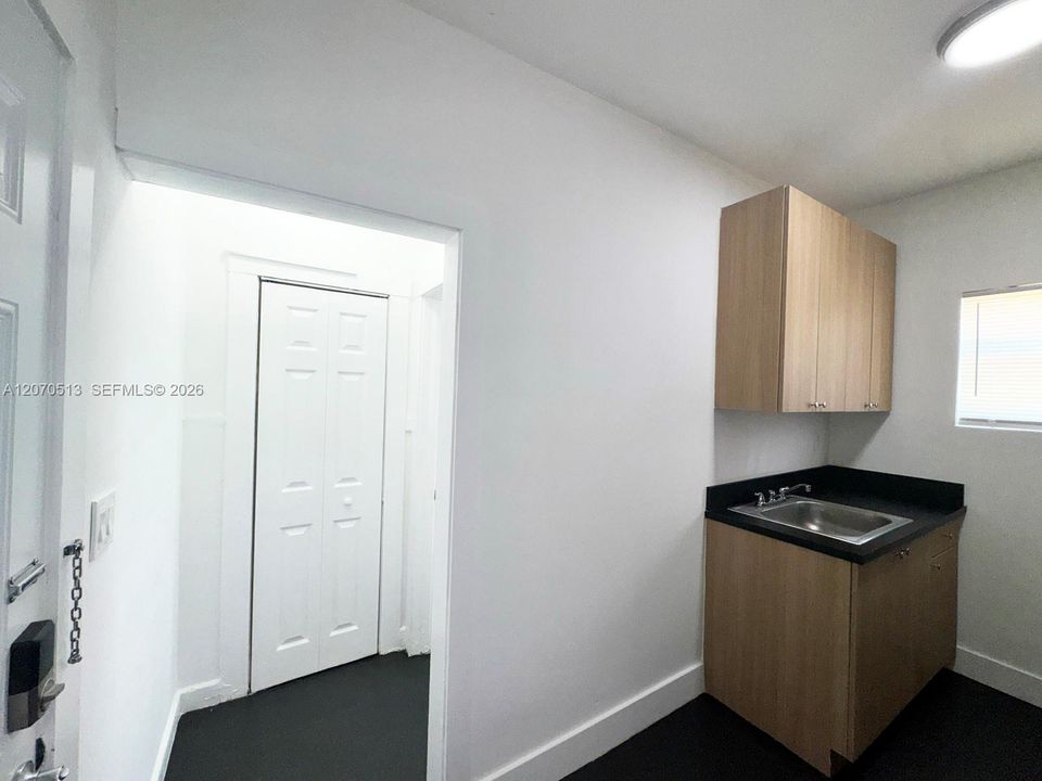For Rent: $1,800 (1 beds, 1 baths, 460 Square Feet)