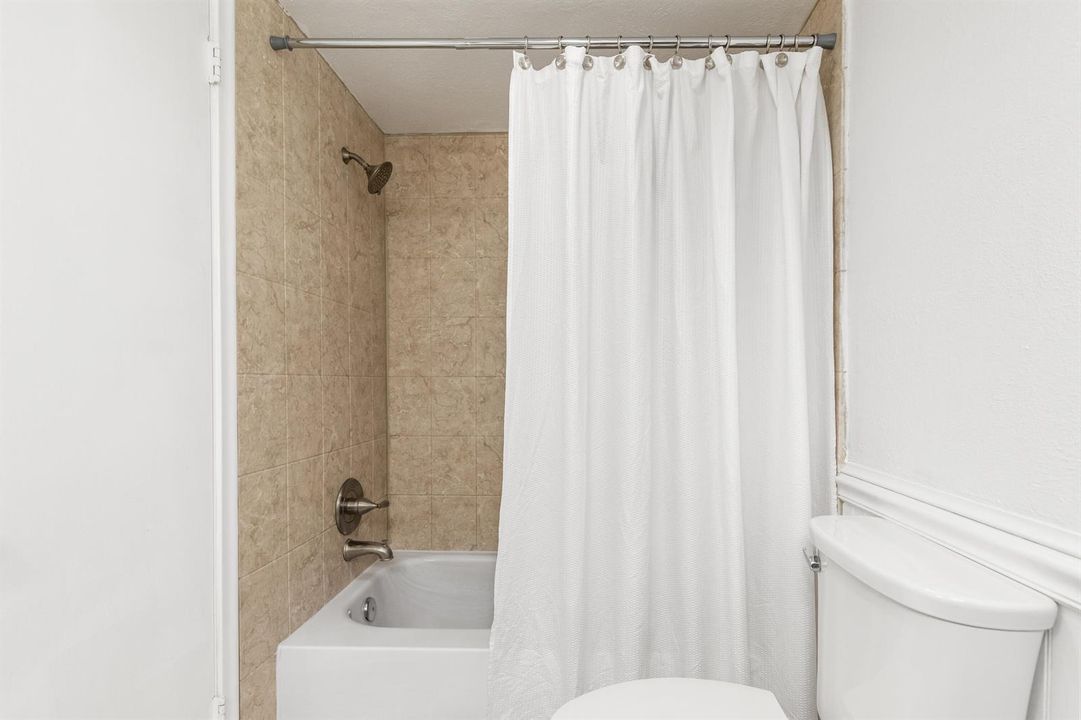 Full Main bath 2
