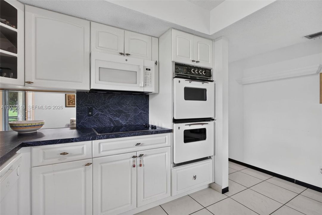 For Sale: $390,000 (2 beds, 2 baths, 1684 Square Feet)