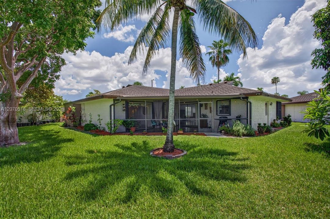 For Sale: $390,000 (2 beds, 2 baths, 1684 Square Feet)