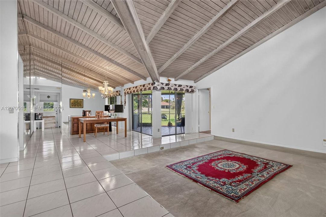 For Sale: $390,000 (2 beds, 2 baths, 1684 Square Feet)