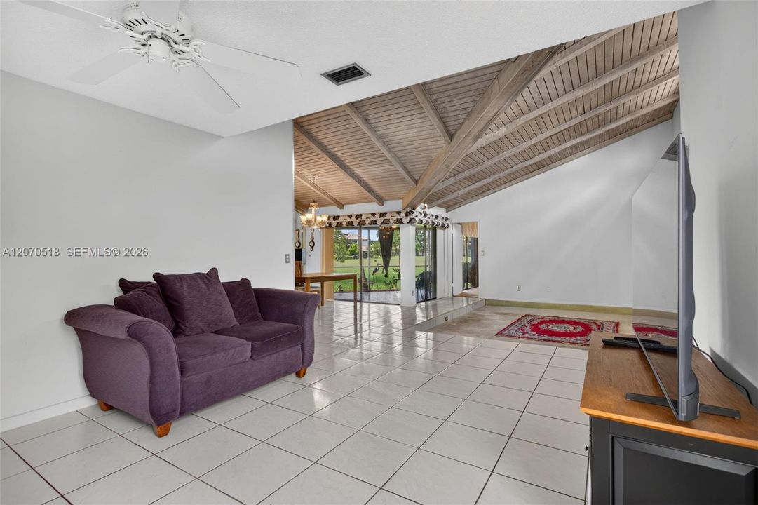 For Sale: $390,000 (2 beds, 2 baths, 1684 Square Feet)