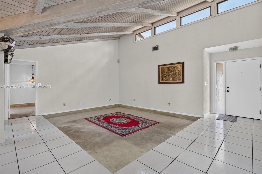 For Sale: $390,000 (2 beds, 2 baths, 1684 Square Feet)