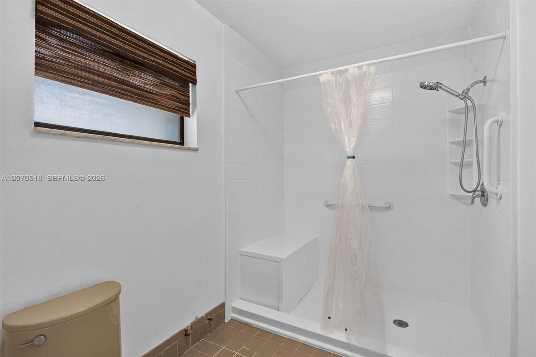 For Sale: $390,000 (2 beds, 2 baths, 1684 Square Feet)