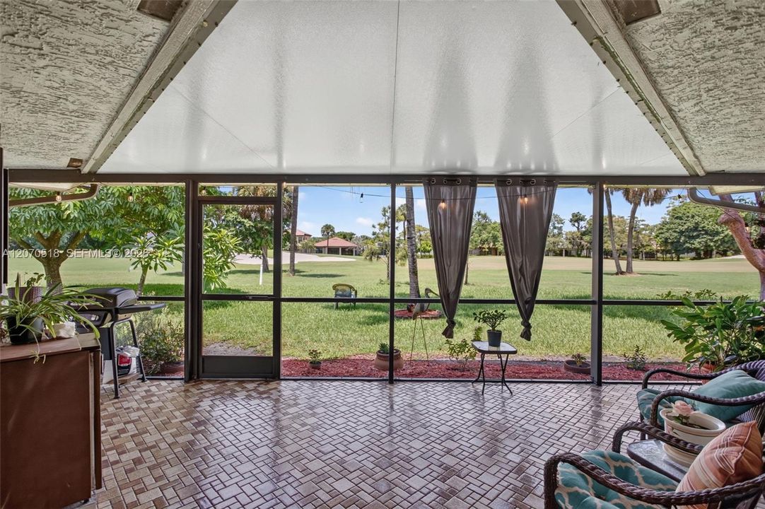 For Sale: $390,000 (2 beds, 2 baths, 1684 Square Feet)