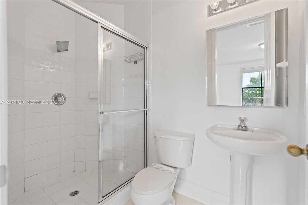 For Rent: $8,900 (5 beds, 4 baths, 4295 Square Feet)