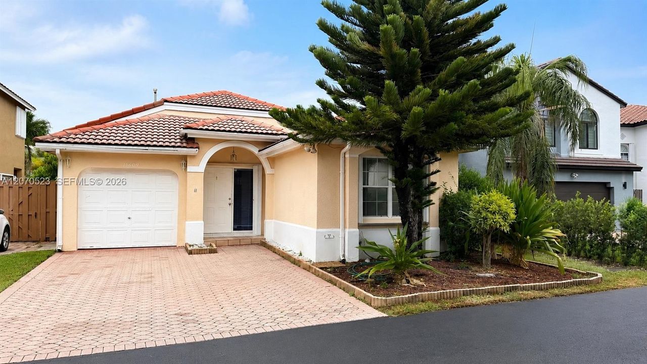 For Rent: $3,300 (3 beds, 2 baths, 1680 Square Feet)