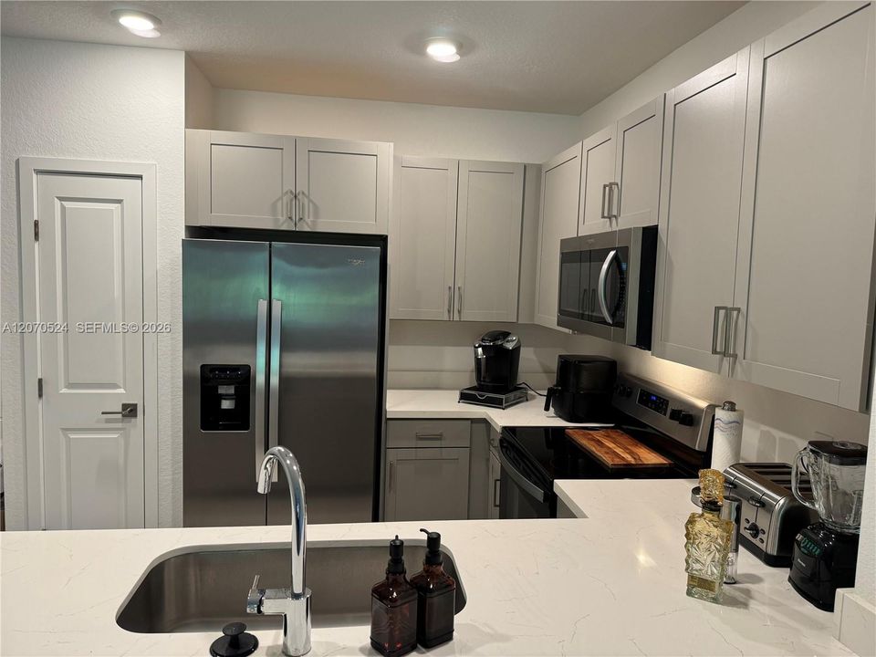 For Rent: $3,400 (3 beds, 2 baths, 1554 Square Feet)