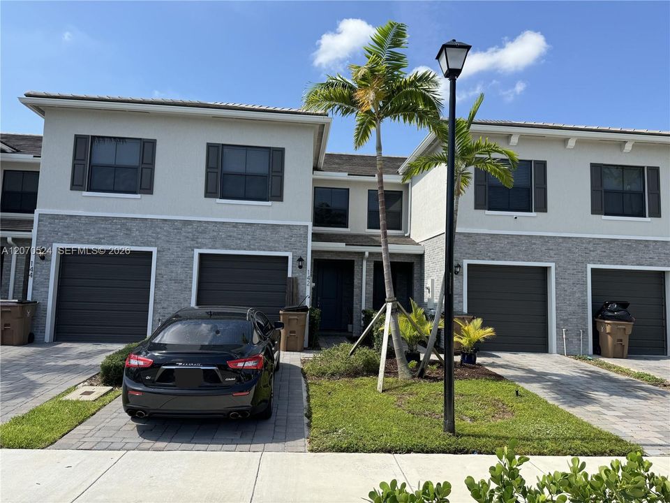 For Rent: $3,400 (3 beds, 2 baths, 1554 Square Feet)