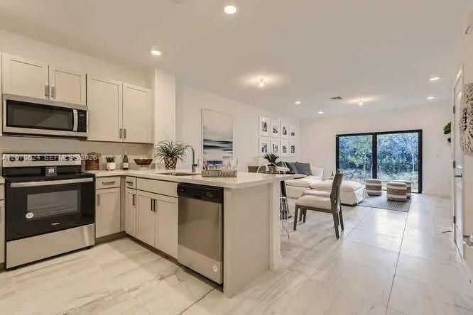 For Rent: $3,400 (3 beds, 2 baths, 1554 Square Feet)