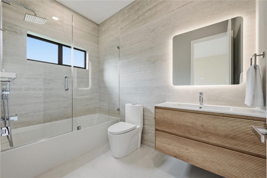 For Sale: $3,495,000 (4 beds, 4 baths, 3590 Square Feet)