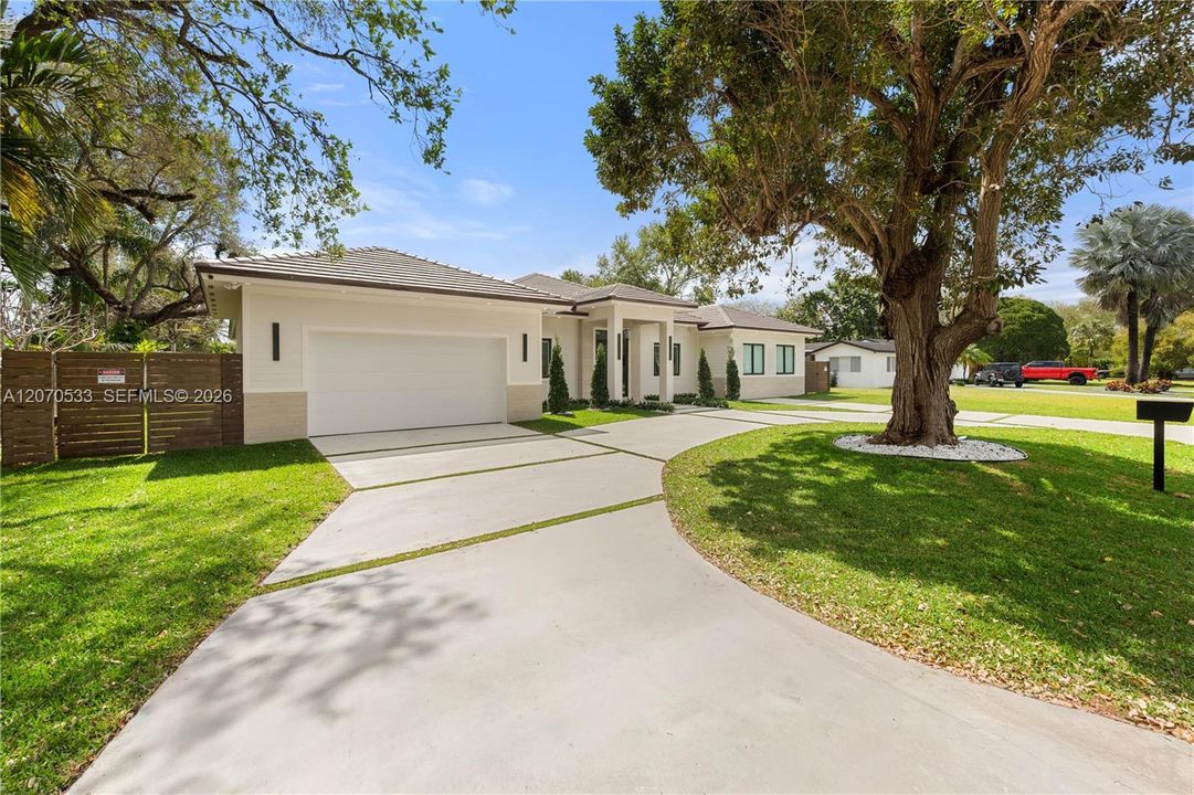 For Sale: $3,495,000 (4 beds, 4 baths, 3590 Square Feet)