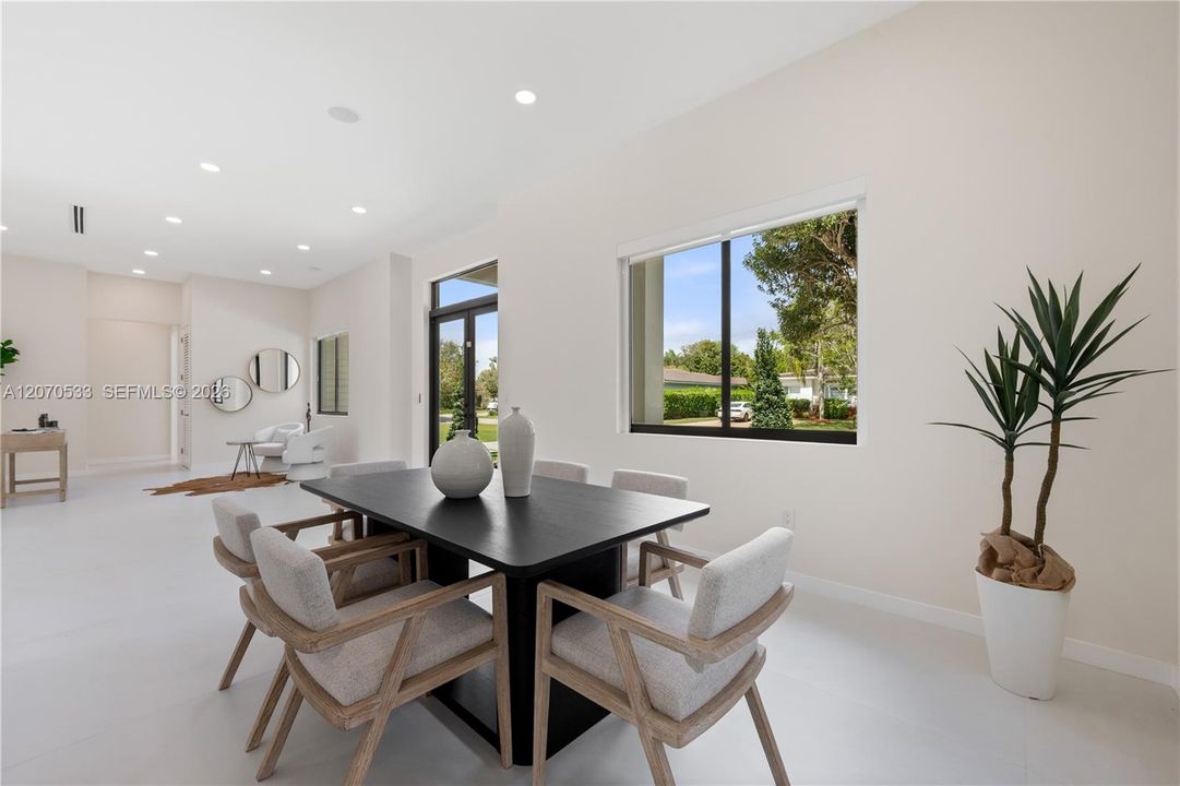 For Sale: $3,495,000 (4 beds, 4 baths, 3590 Square Feet)