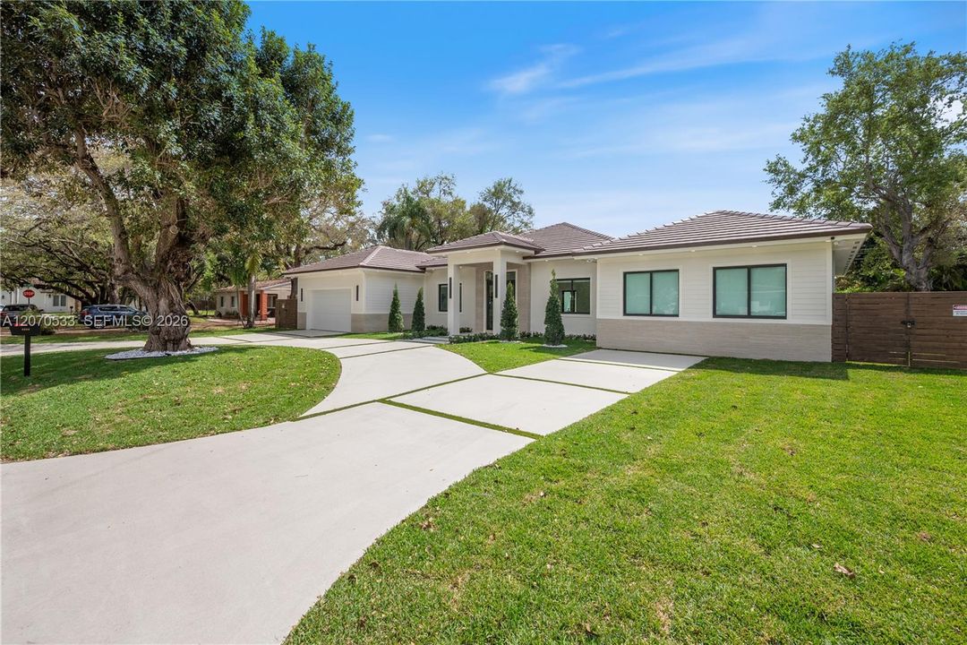 For Sale: $3,495,000 (4 beds, 4 baths, 3590 Square Feet)