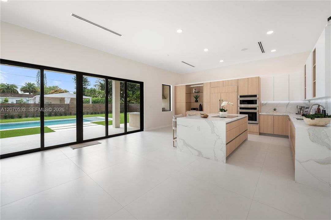 For Sale: $3,495,000 (4 beds, 4 baths, 3590 Square Feet)