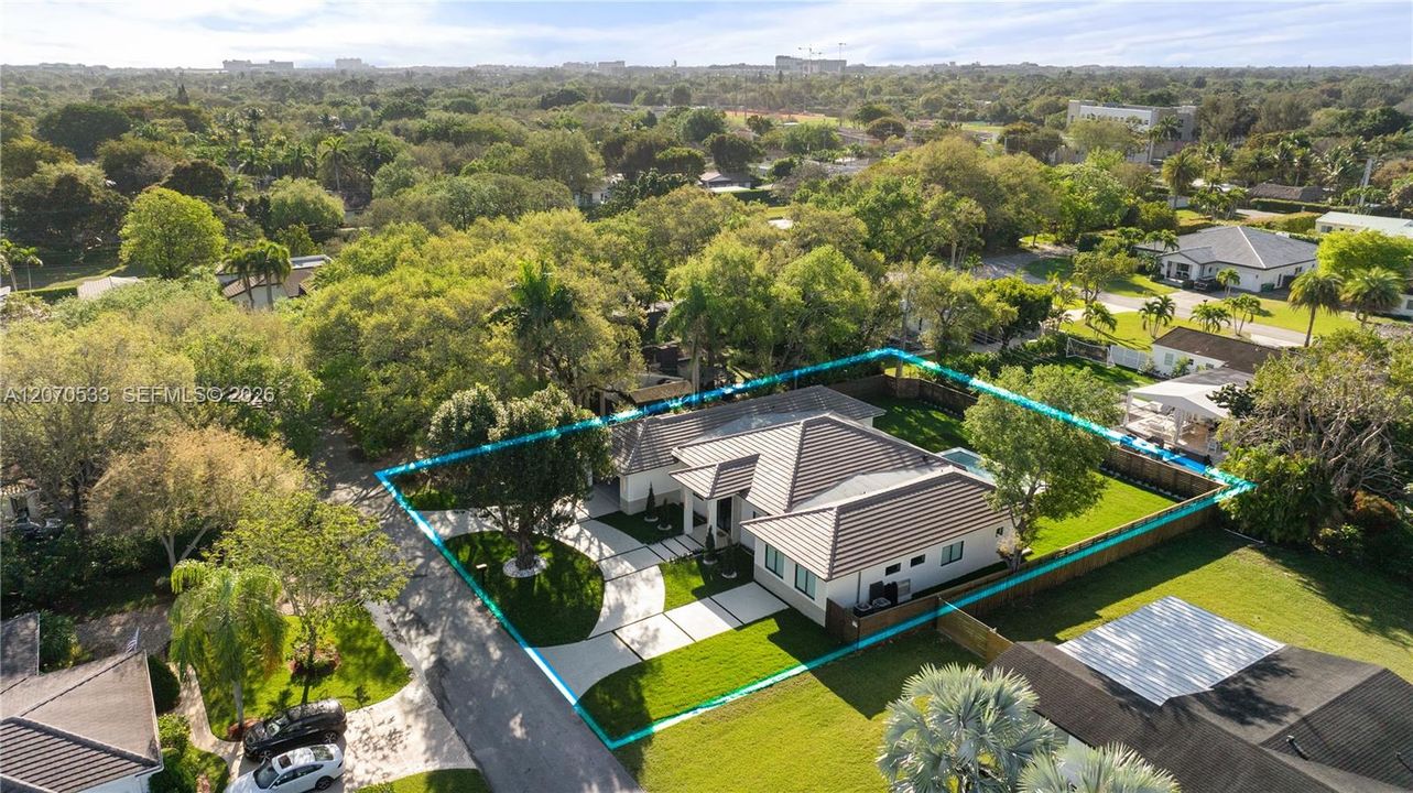 For Sale: $3,495,000 (4 beds, 4 baths, 3590 Square Feet)
