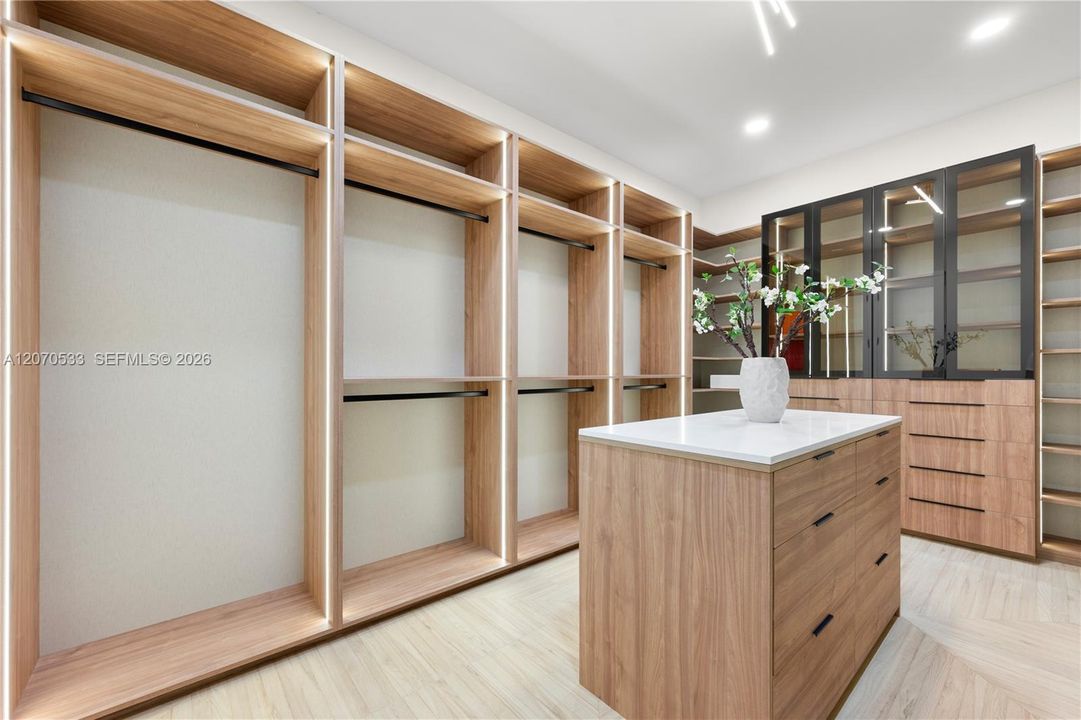For Sale: $3,495,000 (4 beds, 4 baths, 3590 Square Feet)