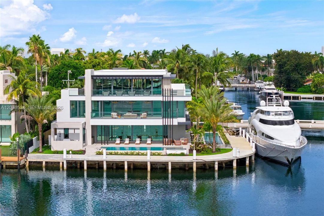 For Sale: $26,500,000 (7 beds, 10 baths, 10400 Square Feet)