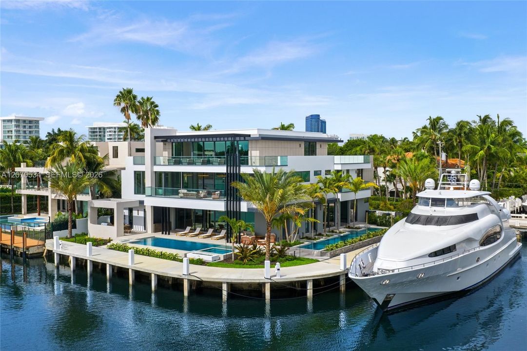 For Sale: $26,500,000 (7 beds, 10 baths, 10400 Square Feet)