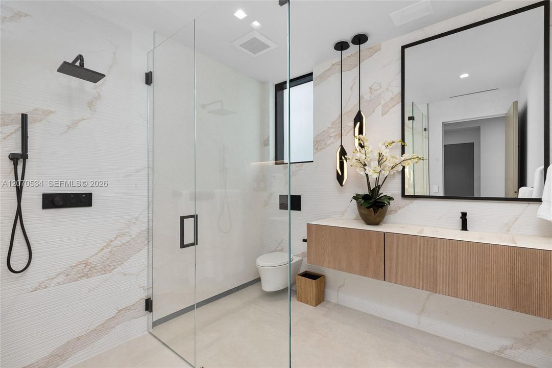 For Sale: $26,500,000 (7 beds, 10 baths, 10400 Square Feet)