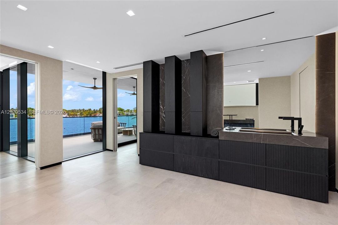For Sale: $26,500,000 (7 beds, 10 baths, 10400 Square Feet)