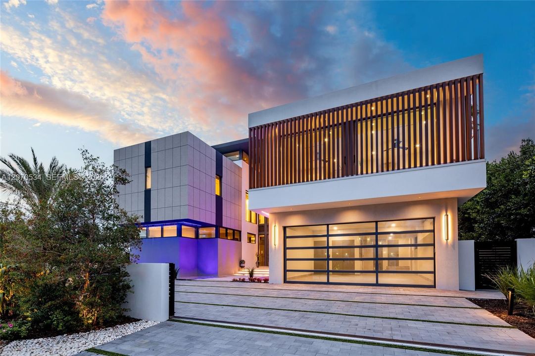 For Sale: $26,500,000 (7 beds, 10 baths, 10400 Square Feet)