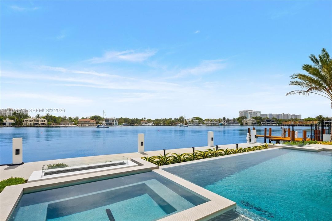 For Sale: $26,500,000 (7 beds, 10 baths, 10400 Square Feet)