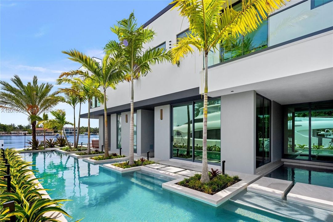 For Sale: $26,500,000 (7 beds, 10 baths, 10400 Square Feet)