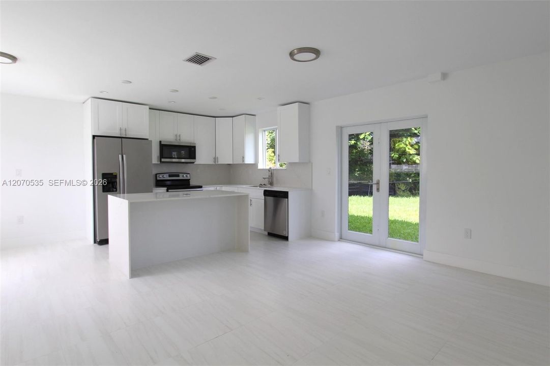 For Rent: $3,200 (4 beds, 2 baths, 1670 Square Feet)