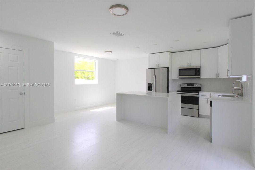 For Rent: $3,200 (4 beds, 2 baths, 1670 Square Feet)