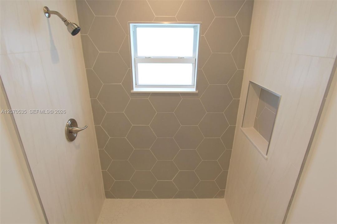 For Rent: $3,200 (4 beds, 2 baths, 1670 Square Feet)