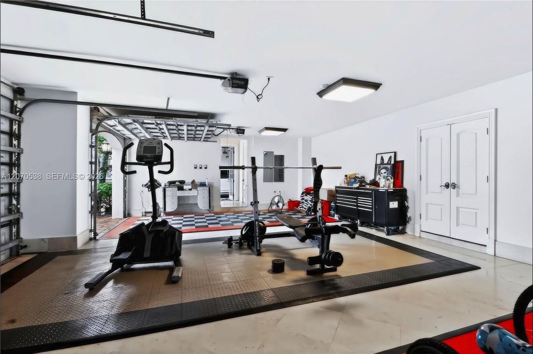 For Sale: $5,500,000 (6 beds, 5 baths, 9264 Square Feet)