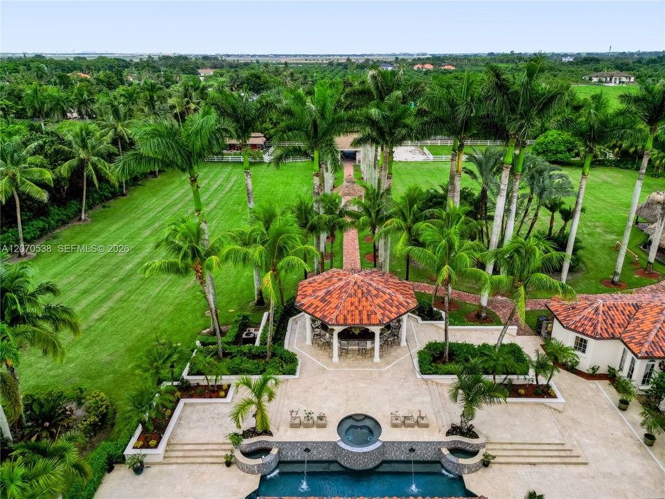For Sale: $5,500,000 (6 beds, 5 baths, 9264 Square Feet)