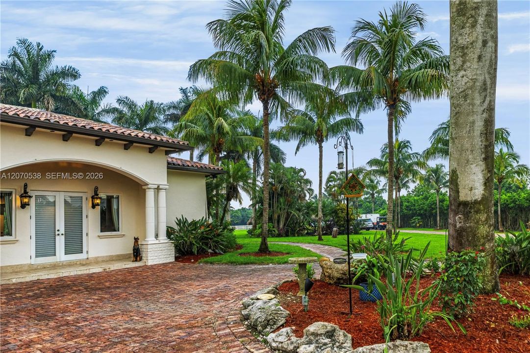 Private Driveway for Guests