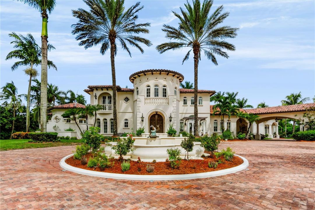 For Sale: $5,500,000 (6 beds, 5 baths, 9264 Square Feet)