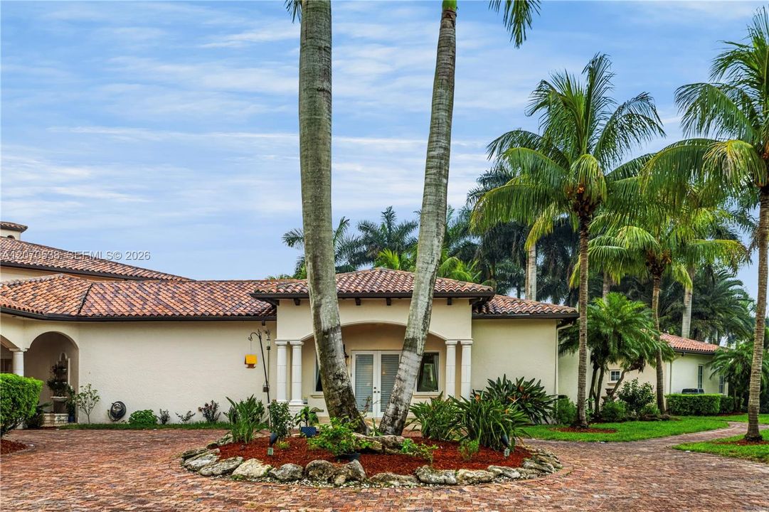 Private Driveway for Guests