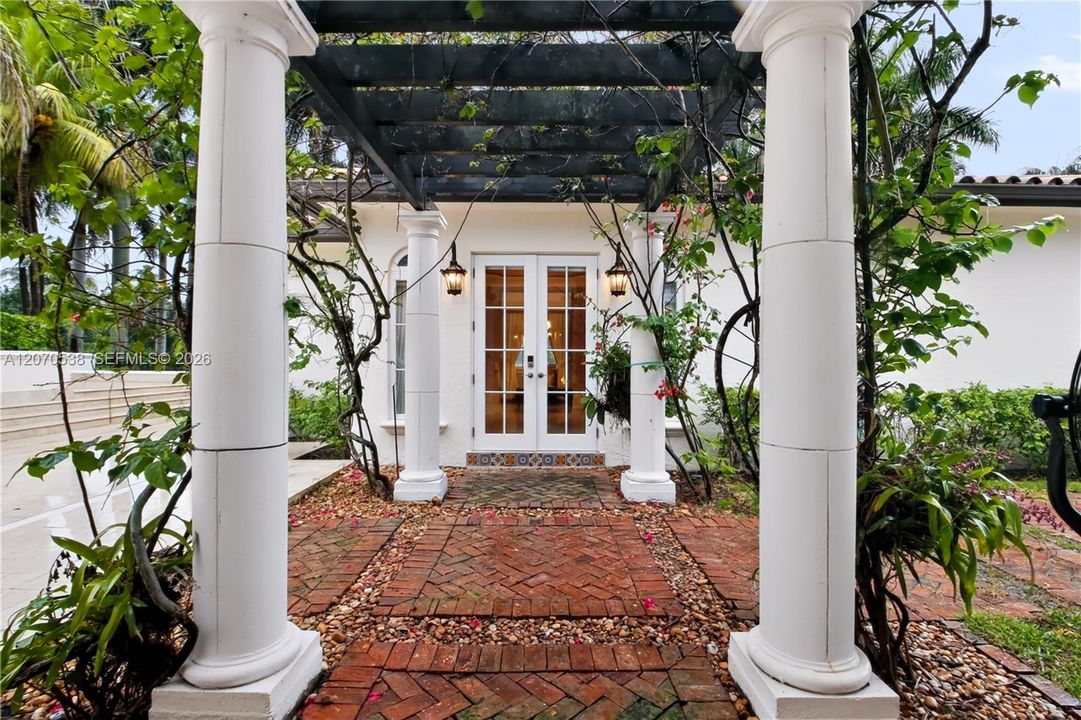 For Sale: $5,500,000 (6 beds, 5 baths, 9264 Square Feet)