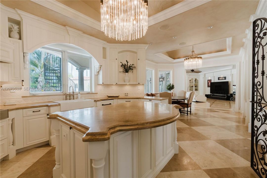 For Sale: $5,500,000 (6 beds, 5 baths, 9264 Square Feet)