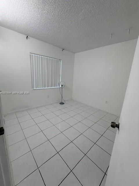 For Rent: $2,450 (3 beds, 2 baths, 993 Square Feet)