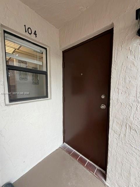 For Rent: $2,450 (3 beds, 2 baths, 993 Square Feet)
